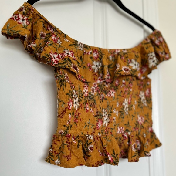 Off the shoulder floral blouse 💛🧡 - Picture 6 of 6